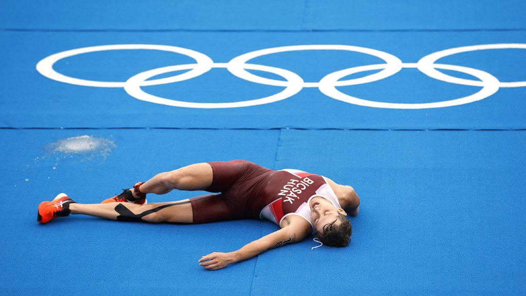 嘔吐するトライアスロン選手